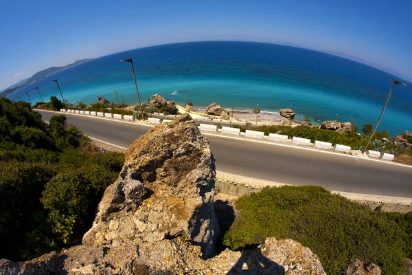 Τοπίο Θέα Τις Βραχώδεις Ακτές Της Γαλάζιας Θάλασσας — Φωτογραφία Αρχείου