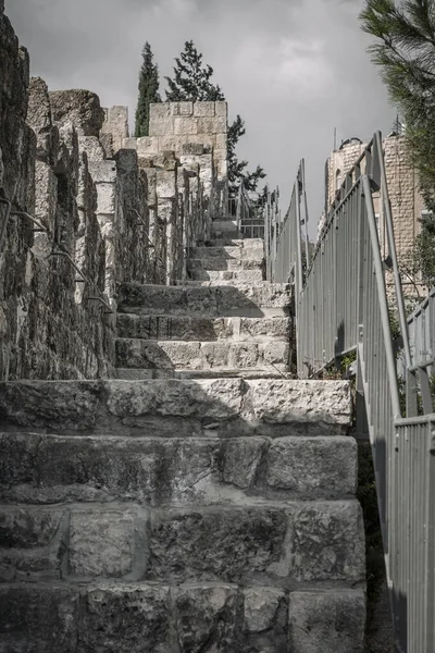 Eski Kasabadaki Kale Duvarında Merdiven Var — Stok fotoğraf