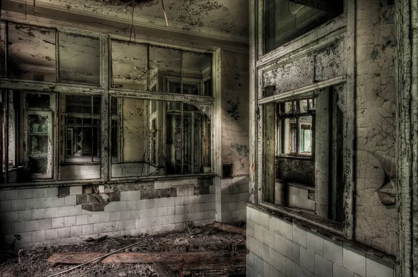 Мрачный Интерьер Ужасной Заброшенной Больнице — стоковое фото