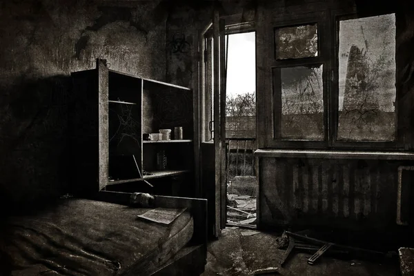 Vacío Una Vieja Ruinosa Terrible Habitación Abandonada —  Fotos de Stock