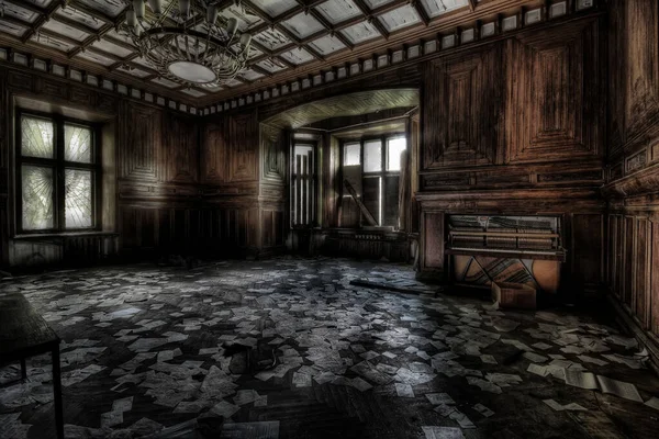 Quarto Abandonado Num Edifício Vazio Com Uma Grande Janela — Fotografia de Stock