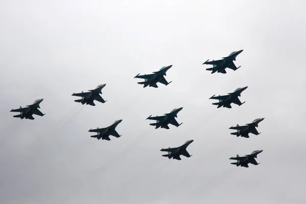 Combat Aircraft Fly Formation May Victory Parade — Stock Photo, Image