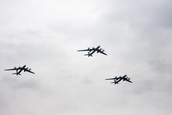 Gevechtsvliegtuigen Vliegen Formatie Mei Victory Parade — Stockfoto