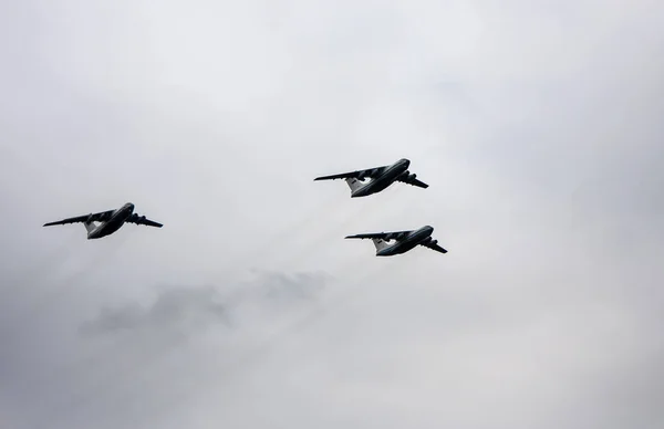 Combat Aircraft Fly Formation May Victory Parade — Stock Photo, Image