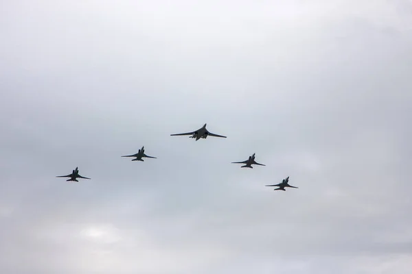 Combat Aircraft Fly Formation May Victory Parade — Stock Photo, Image