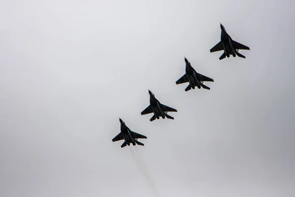 Μαχητικά Αεροσκάφη Πετούν Σχηματισμό Στις Μαΐου Victory Parade — Φωτογραφία Αρχείου