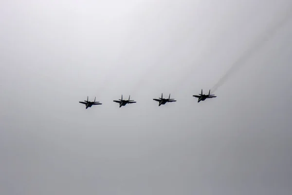 Gli Aerei Combattimento Volano Formazione Maggio Victory Parade — Foto Stock