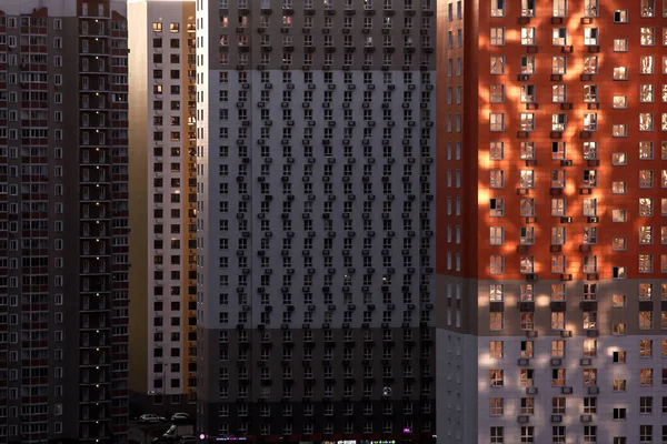 Yüksek Pencerelerin Duvarlarının Şehir Yapısı — Stok fotoğraf