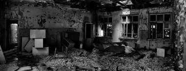 Terk edilmiş bir binada eski bir oda.