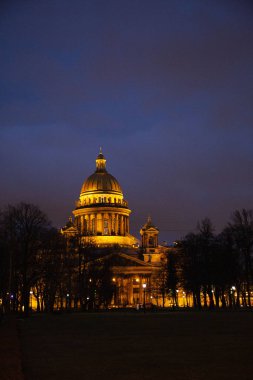 St. Isaac's Katedrali, gece, St. Petersburg, Rusya Federasyonu.