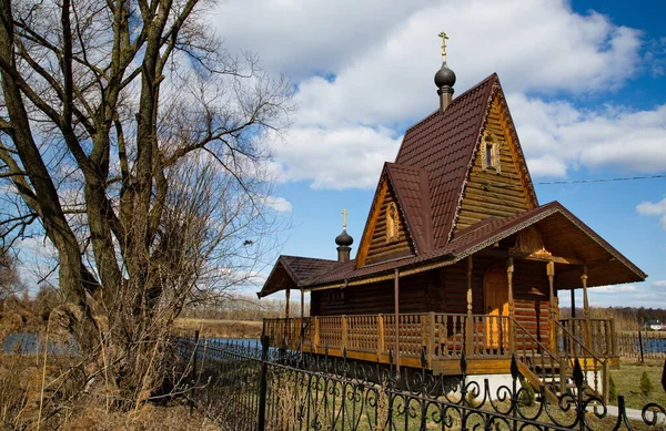 Houten Orthodoxe Tempel Bij Brug Rivier Pakhra Rusland — Stockfoto