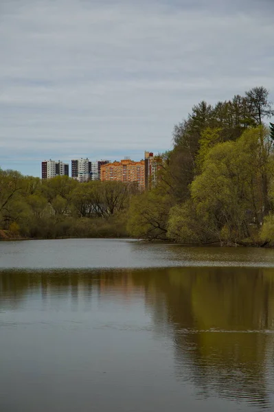 Estanque Ciudad Día Primavera — Foto de Stock