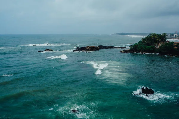 Okyanus Sri Lanka açıklarındaki tropikal
