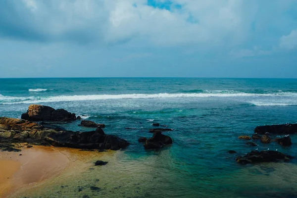 Okyanus Sri Lanka açıklarındaki tropikal
