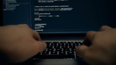 COMPUTE coder iş yazma yazılımı hacker programlama kodu programı kodlama adam kavramı - stok görüntü geliştirmek