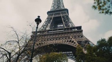 Eyfel Kulesi Tour Eiffel, Paris, Fransa, Avrupa. Ünlü seyahat ve Turizm kutsal kişilerin resmi vasıl gündüz yaz bahar mavi gökyüzü ile görünümünü