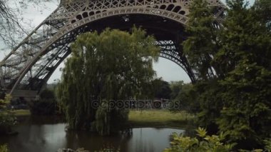 Eyfel Kulesi Tour Eiffel, Paris, Fransa, Avrupa. Ünlü seyahat ve Turizm kutsal kişilerin resmi vasıl gündüz yaz bahar mavi gökyüzü ile görünümünü