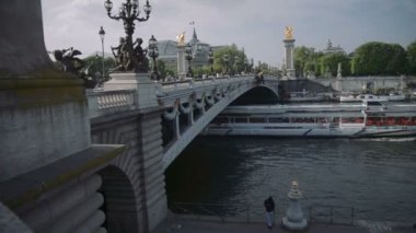 Le pont Alexandre III et Tour Eiffel