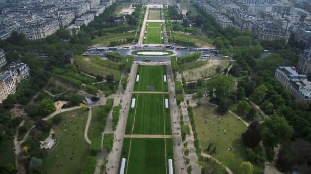 Paris aerial view of Champ de Mars or Field of Mars the large public greenspace in Paris, France — Stock Video