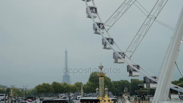 Place de la Concorde, Egyptian Obelisk, Ferris Wheel in Paris, France — Stock Video