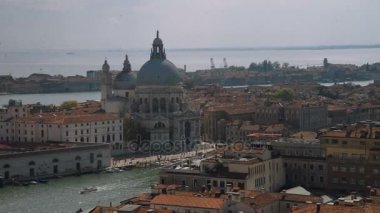 Basilica di Santa Maria della Salute Adası Dorsoduro üzerinde Venedik, İtalya, geçen shipsand tekneler