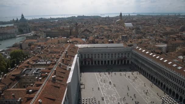 Luftaufnahme von Venedig, Markierung des Quadrats. Piazza San Marco — Stockvideo