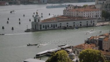 Basilica di Santa Maria della Salute Adası Dorsoduro üzerinde Venedik, İtalya, geçen shipsand tekneler