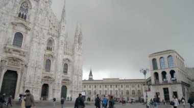 Milan, İtalya - Mai 5 görünümünü Milano Katedrali'ne Piazza Duomo, İtalya