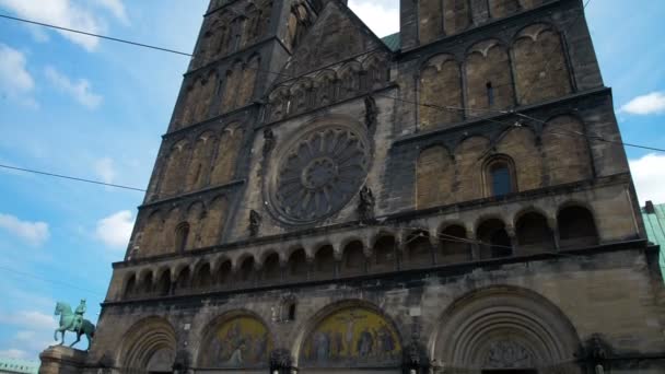 Bremen, Almanya - Mai 5: Bremen eski şehrin tarihi merkezi. 5 Nisan 2015 yılında Bremen, Almanya. Eski şehir Alman Simgesel Yapı masal rota parçasıdır ve Unesco Dünya Mirası. — Stok video