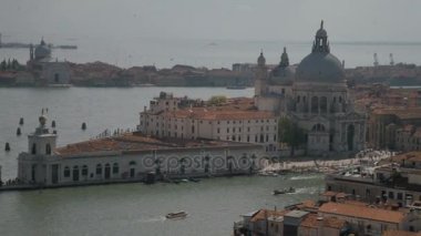 Basilica di Santa Maria della Salute Adası Dorsoduro üzerinde Venedik, İtalya, geçen shipsand tekneler