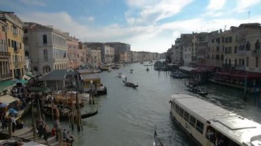 Venedik İtalya 3 Mayıs 2017: Venedik Grand canal gondol tekne. Venedik canal. Venedik Grand canal. Venezia kanal. Venedik kanalına. Gondol kanal. İtalyan gondol. Gondola binmek. Venedik turu. Gondol tekne