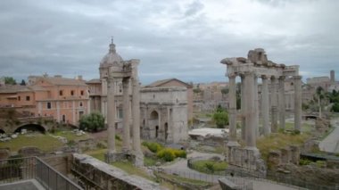 Rome, İtalya - Mayıs 2017 - Roma, İtalya, anıt, sanat, turizm, eski binalar,'un, mahveder. Forum, insanlar, kalabalık, turistler Fori Imperiali görünümünü.