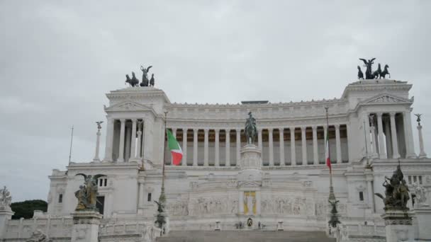 Roma, italy italian national monument vittorio emanuele altare della patria daylight — стоковое видео