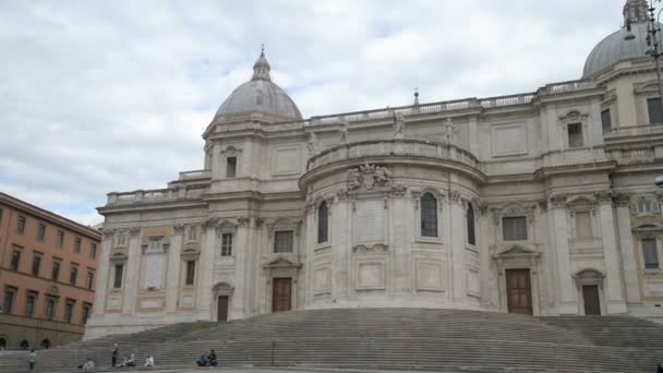 Basílica de Santa Maria Maior é a maior basílica papal e maior igreja mariana católica em Roma, Itália. Basílica está localizada na 34 Piazza del Esquilino, a sudoeste de Stazione Termini . — Vídeo de Stock