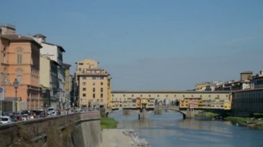 Floransa 'daki Ponte Vecchio köprüsü
