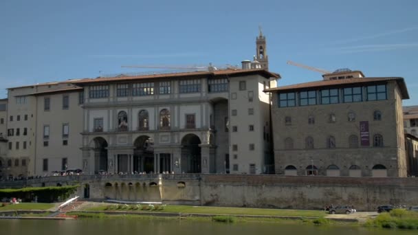 Museum Galileo op de rivier de Arno — Stockvideo