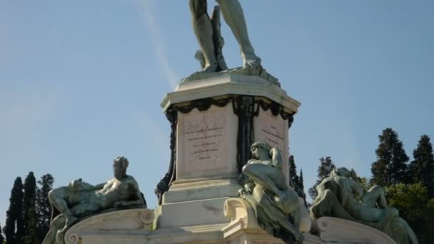 Piazzale Michelangelo är ett berömda torg med magnifik panoramautsikt över Florens, Italien, med en kopia av statyn av David. — Stockvideo