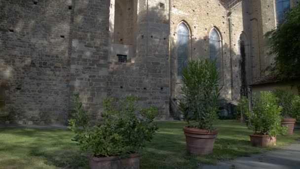 FLORENÇA, ITÁLIA - CIRCA 2017: Basílica de Santa Croce, a maior igreja franciscana do mundo . — Vídeo de Stock