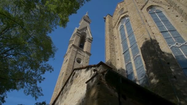 Florens, Italien - Circa 2017: Basilica di Santa Croce, den största franciskanska kyrkan i världen. — Stockvideo