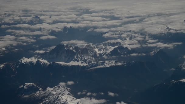 Vista aérea de los Alpes, tiempo de invierno — Vídeos de Stock