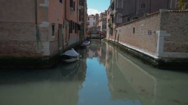 Venedik İtalya Grand Canal ulaşım yolları. İtalyan kürek teknesi gondol Venedik Grand Canal suda. Mimari yapılar, Venedik, İtalya
