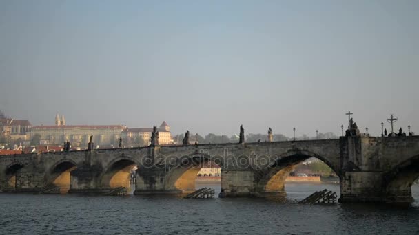 Panorama der Karlsbrücke, Prag, Tschechische Republik — Stockvideo