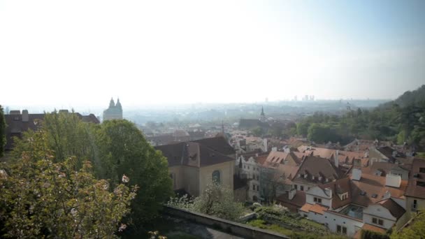 Вид на город из замка Кастель осенью, Чехия — стоковое видео
