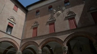 Bologna, İtalya Neptün Çeşmesi yaz yok insanlar sürekli atış cam