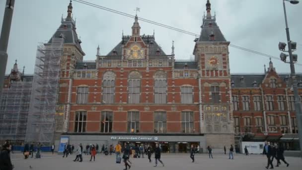 Amsterdam, Paesi Bassi. 15 ottobre 2017.Stazione centrale di Amsterdam — Video Stock