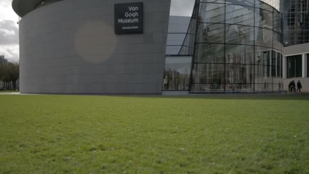 アムステルダム オランダ Oktober 2017: 訪問者は、ヴァン ゴッホ美術館を歩く. — ストック動画
