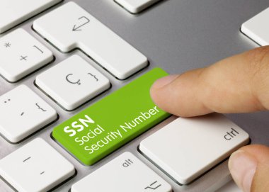 SSN Sosyal Güvenlik Numarası Metalik Klavyenin Mavi Anahtarı 'na yazıldı. Parmak tuşuna bas