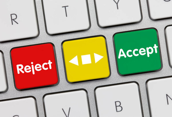 Отклонить или принять Написано на клавише металлической клавиатуры
. 