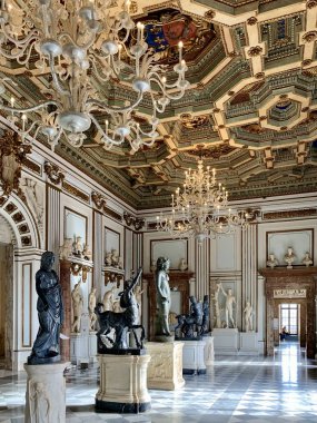 Capolini, Büyük Roma 'daki dünyanın en eski halk tarihi müzesi Capitol Hill' de yer almaktadır.