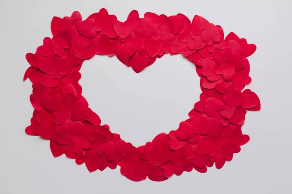 Foto stock de corações de papel empilhados e um espaço em forma de coração para texto — Fotografia de Stock